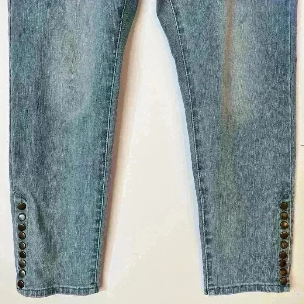 Soft Surrounding Light Wash Pull-On Jeans - Picture 2 of 8